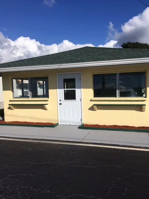 Candlelight Mobile Home Park Picture 2