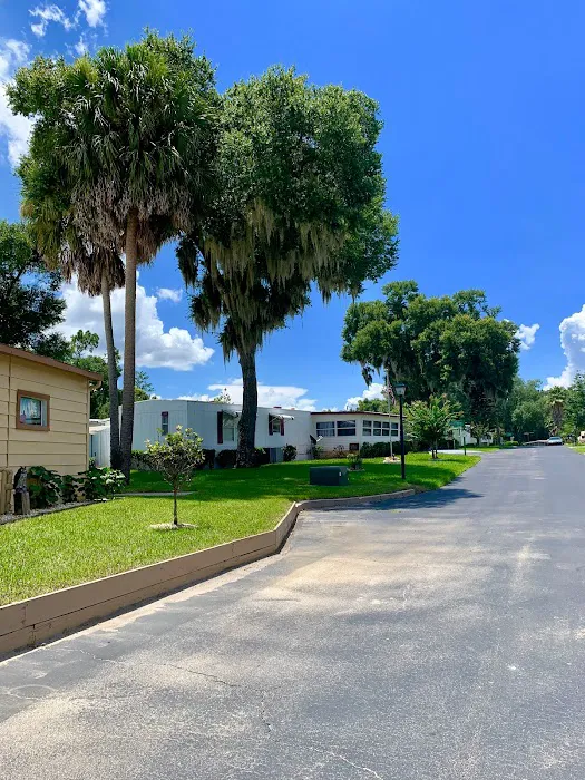 Land O' Lakes Mobile Home Community Picture 8