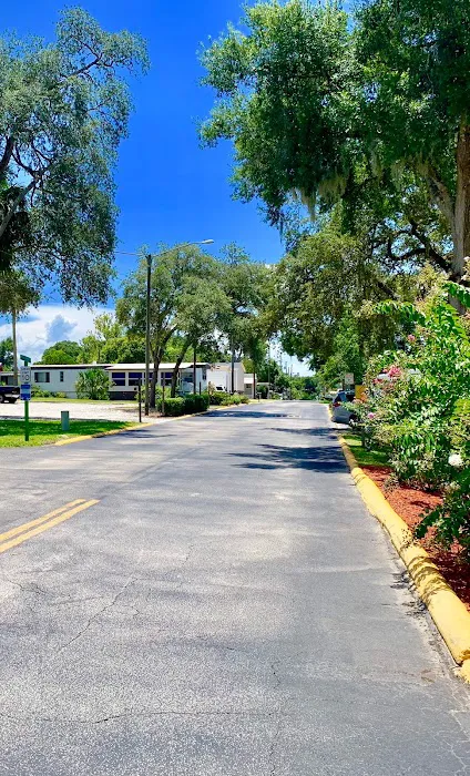 Land O' Lakes Mobile Home Community Picture 9