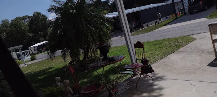 Lady Lake Mobile Home Park Picture 10