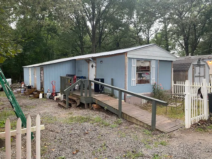 South Court Mobile Home Park Picture 10