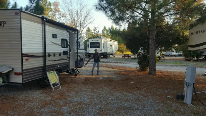Rustic Pines RV Park Picture 6