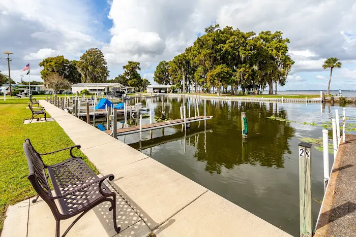 Lake Point 55+ Manufactured Home Community Picture 3