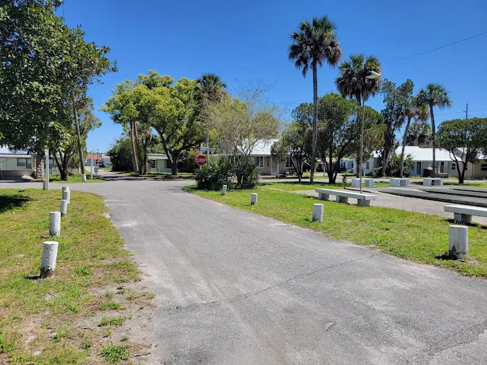 Riley's Mobile Home Park Picture 4