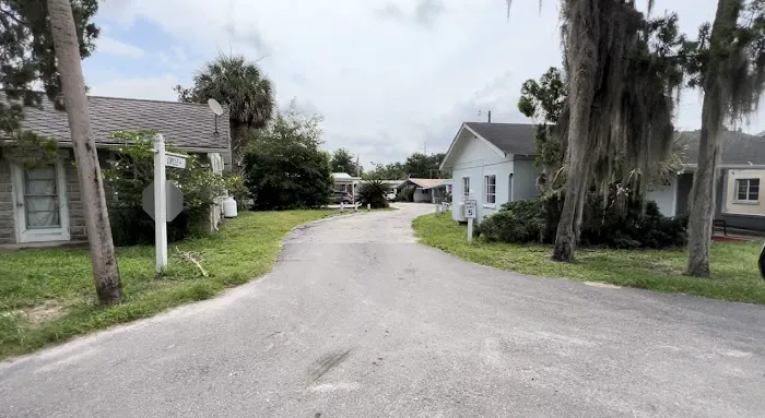 Riley's Mobile Home Park Picture 1