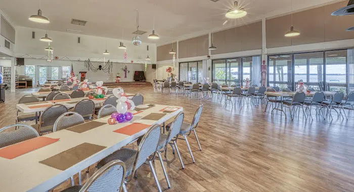 Lakeside Village Picture 7