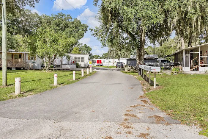 Tall Oaks Village Mobile Home Park & RV Park Picture 4