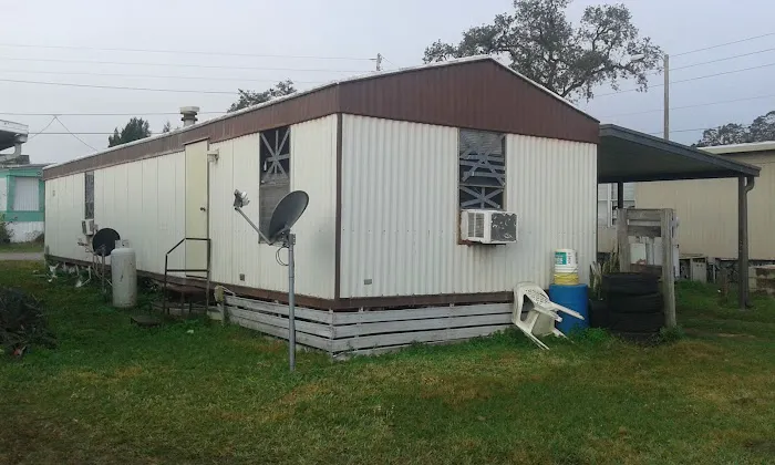 Oak Lane Mobile Home Park Picture 9