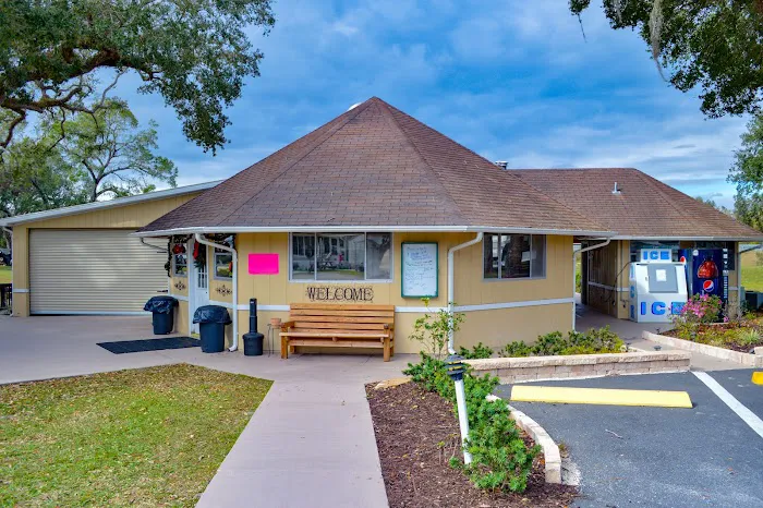 Breezy Oaks RV Park Picture 3