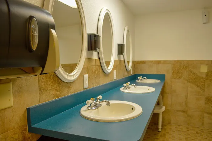 Breezy Oaks RV Park Picture 2