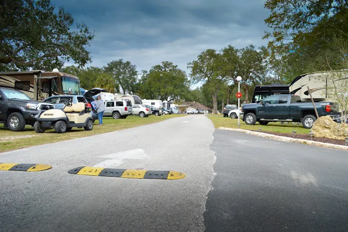 Breezy Oaks RV Park Picture 10