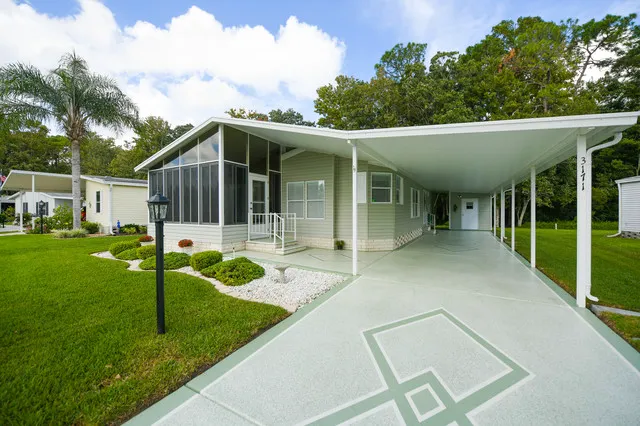 Windward Village Picture 9