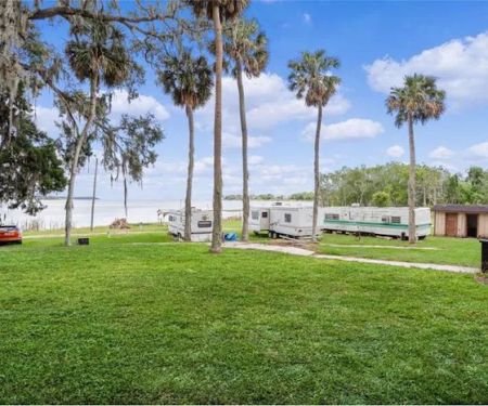 Lakeside Cottages and RV Park