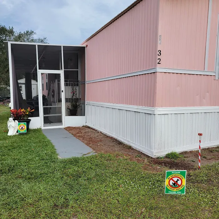 Seahorse Mobile Home Park Picture 4