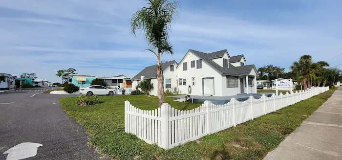 Blue Gables Mobile Home Park Picture 2