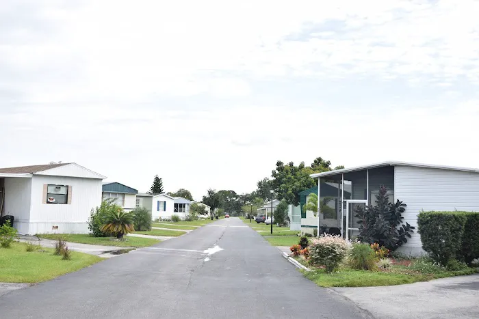 Carriage Court East Manufactured Home Community Picture 4