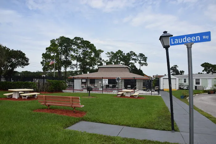 Carriage Court East Manufactured Home Community Picture 8