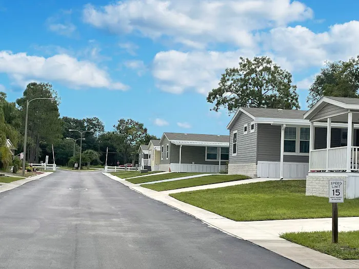 Imperial Oaks Mobile Home Park Picture 3