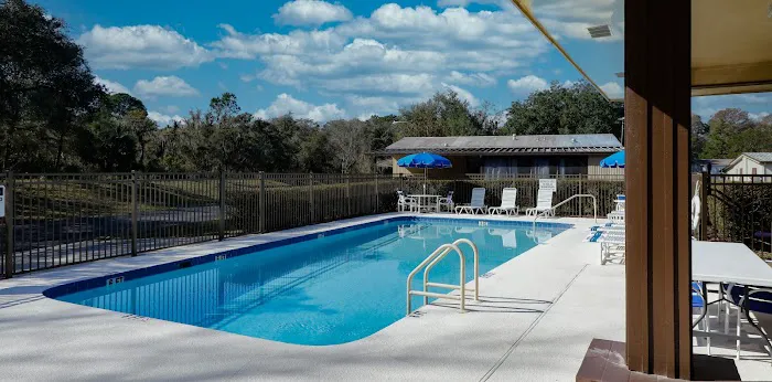 Imperial Oaks Mobile Home Park Picture 2