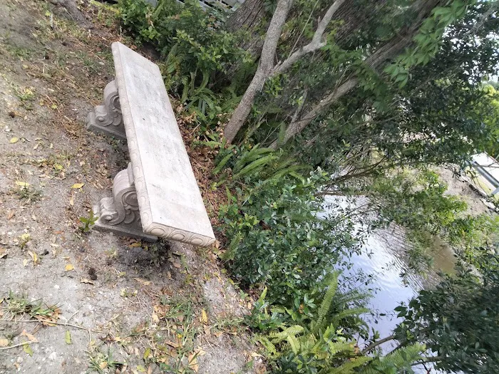 Water's Edge Mobile Home Park (55+) Picture 3