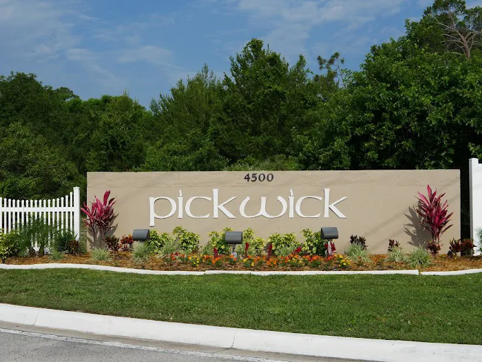 Pickwick Village Picture 4