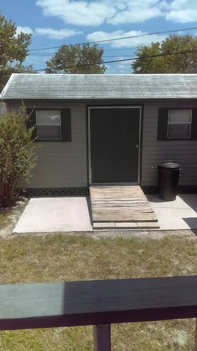 Pinewood Village Mobile Home Park Picture 7
