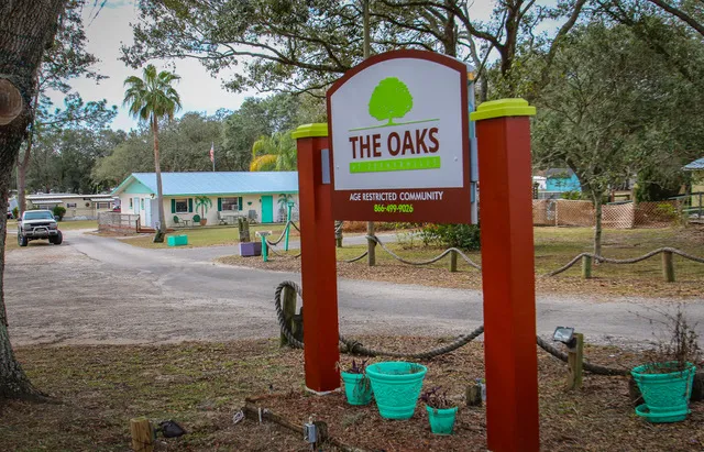 THE OAKS AT ZEPHYRHILLS Picture 4