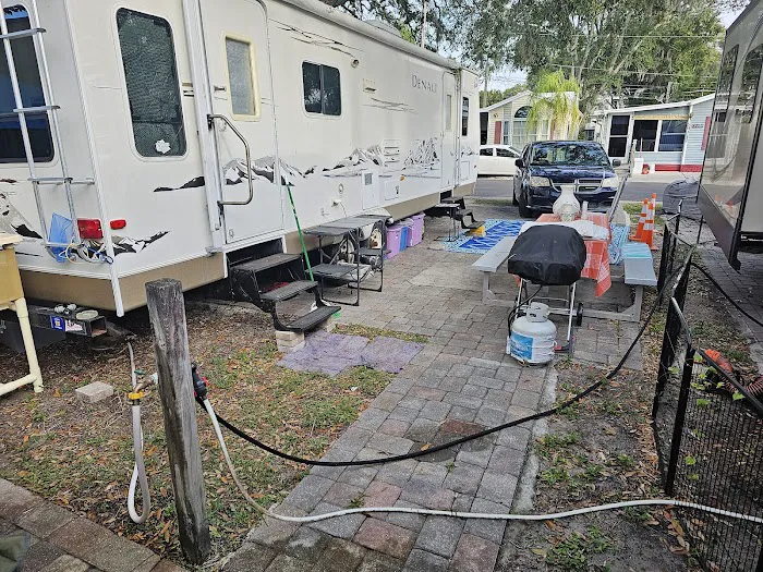 Paradise Lakes RV Park Picture 5
