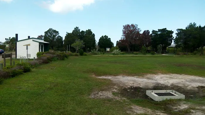 Sunshine Lake Estates MHC Picture 7