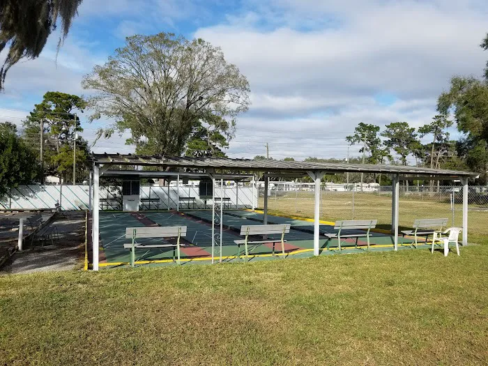 Tropical Mobile Home Park Picture 5