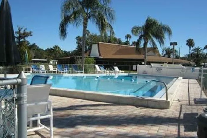 Colony Cove Mobile Home Park Picture 4