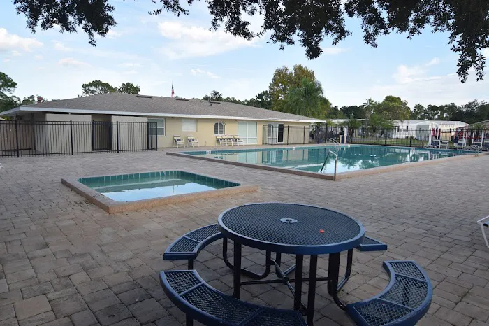 Siesta Lago Manufactured Home Community Picture 3