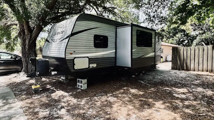 RV'S Adventure Fl Picture 3