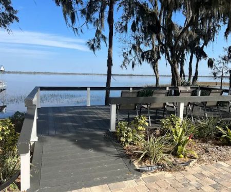 Oak Harbor Lodging & RV Resort