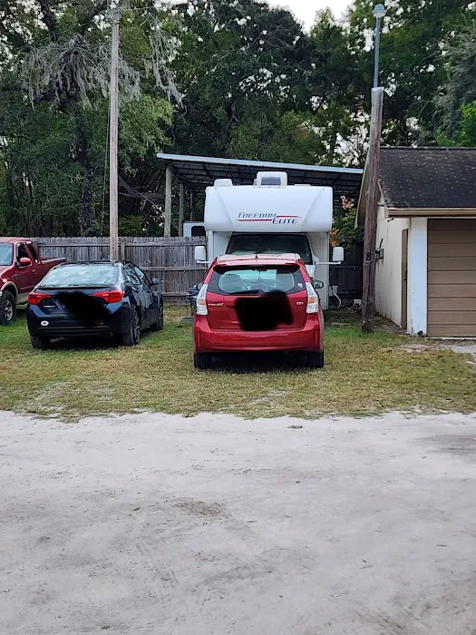 Mosssy Oaks Mobile Home RV Park Picture 4