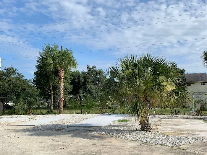 Cocoa Estates Mobile Home & RV Park Picture 4