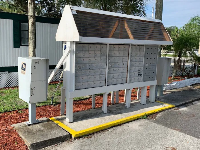 Cocoa Estates Mobile Home & RV Park Picture 3