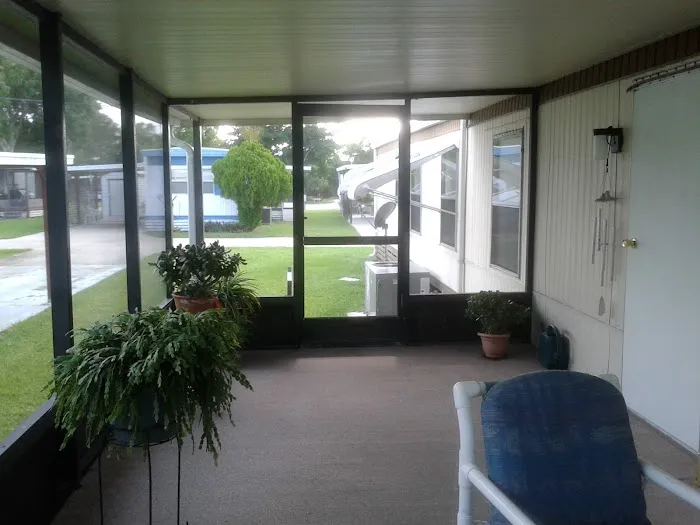 Town & Country Mobile Home Park Picture 9