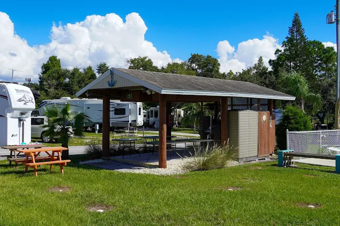 Bay Aire RV Park Picture 3