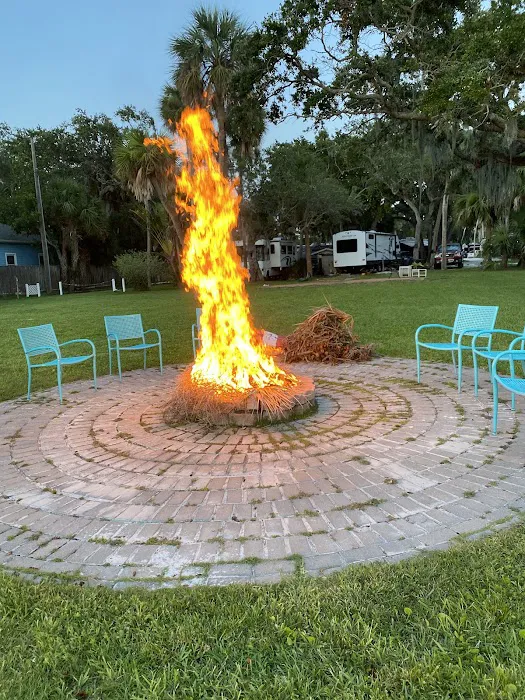 Carver's Cove RV Resort Picture 3