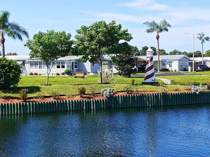 Lake Highlander Mobile Home Park (55+) Picture 3