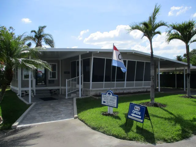 Amber Glades Mobile Home Park Picture 3