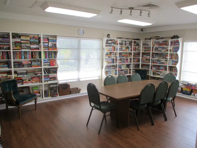 Amber Glades Mobile Home Park Picture 10