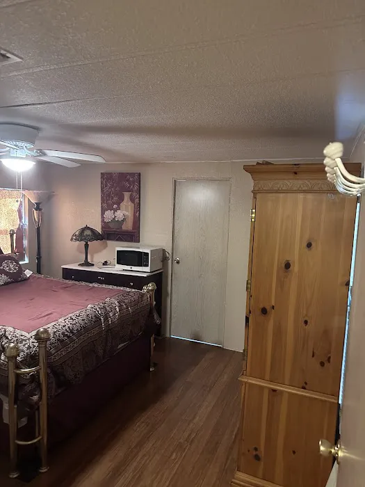 Lake Blue Mobile Home Community Picture 1