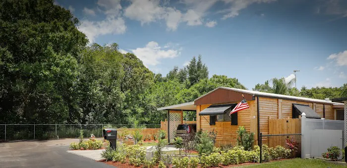 Lake Blue Mobile Home Community Picture 8