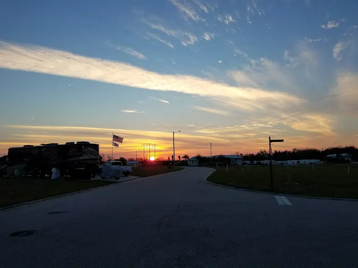 Bay Lake Motorcoach Resort Picture 9