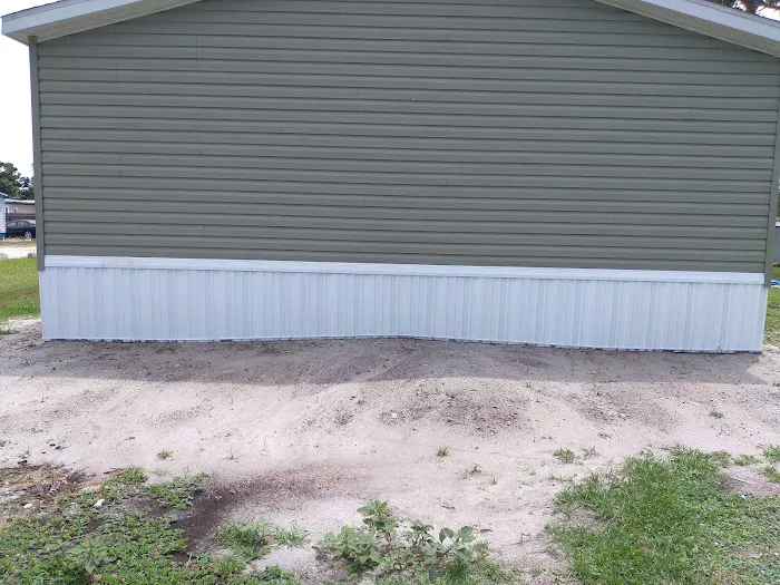 Colonial Mobile Home Park Picture 4