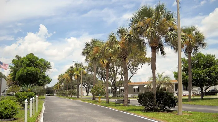 Dell Lake Village Mobile Home Community Picture 4