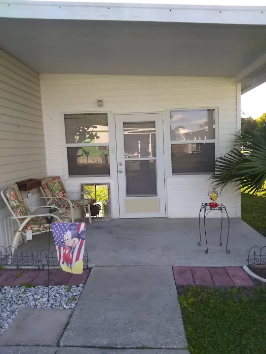 Central Leisure Lake Mobile Home & RV Park Picture 4