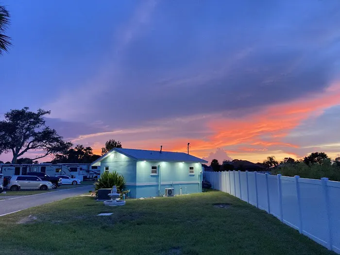 Palm Shores RV Park Picture 2